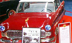 Первая модель легкового автомобиля - Dongfeng («Восточный ветер»)