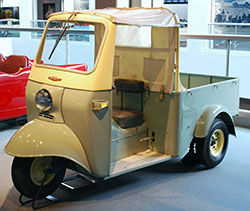 Первая модель автомобиля фирмы Daihatsu