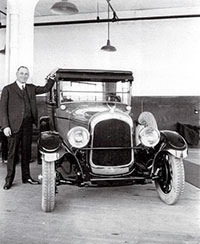 Первая модель компании Chrysler Corporation Chrysler Six